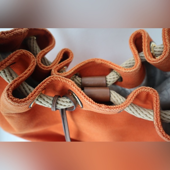 Sale🔥 Michael Kors Bucket Bag - Picture 11 of 13